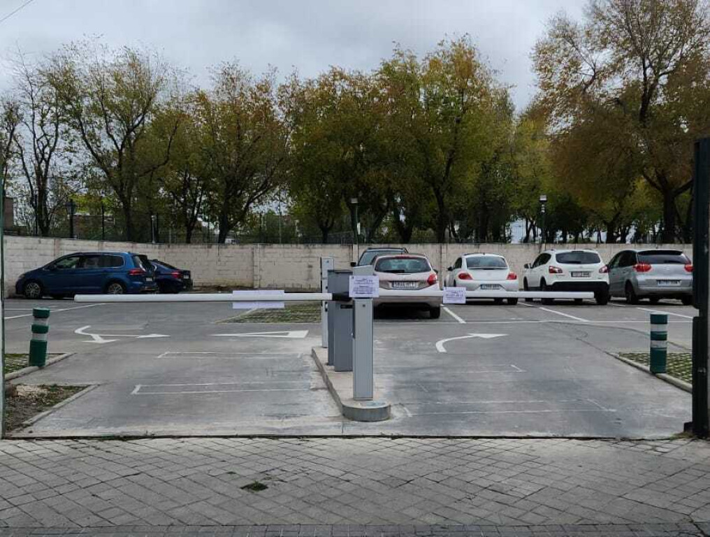 Parking La Paz - Llano Castellano - Entrada aparcamiento